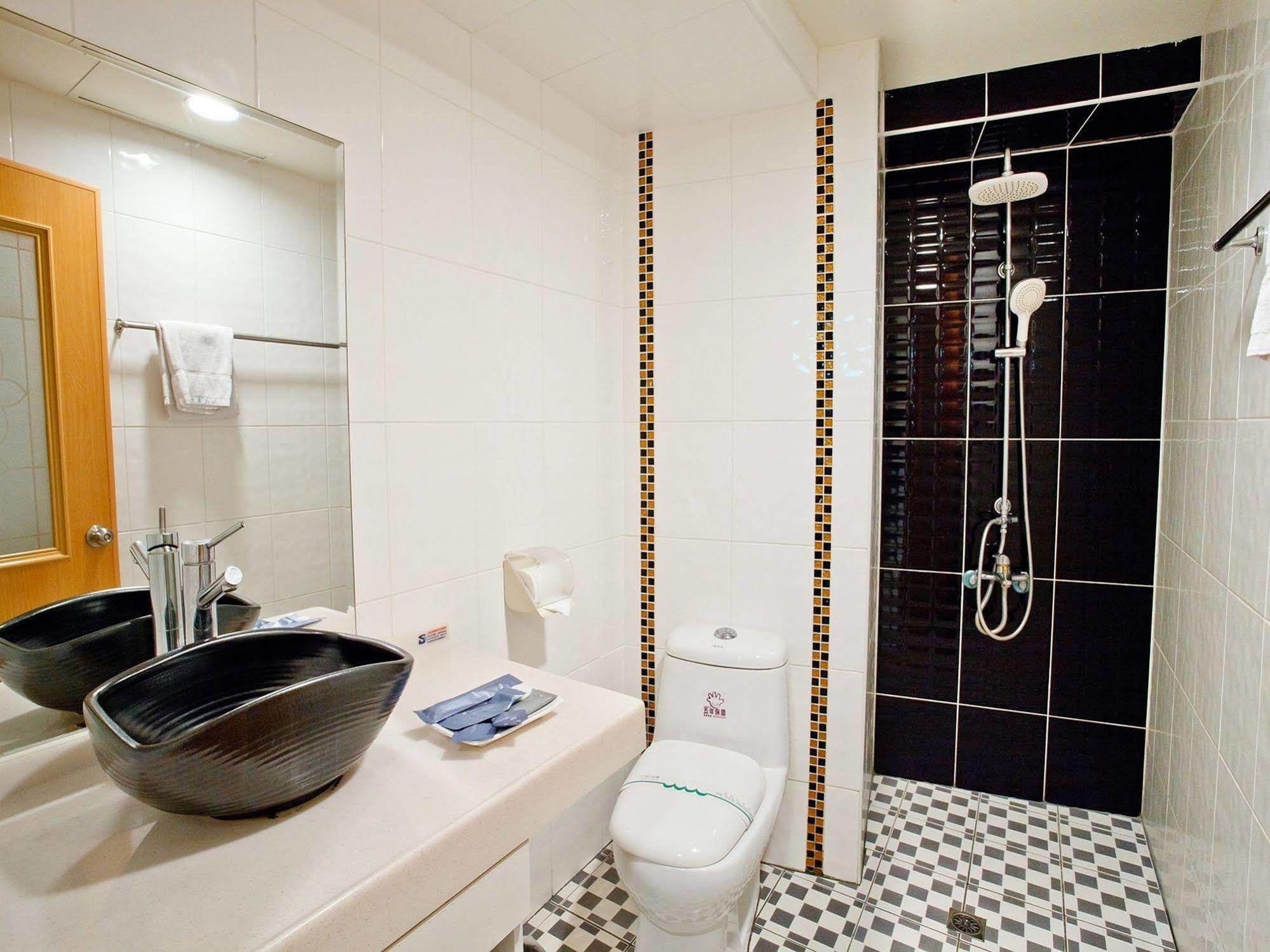 Green Park Commercial Hotel Тайнан Екстериор снимка